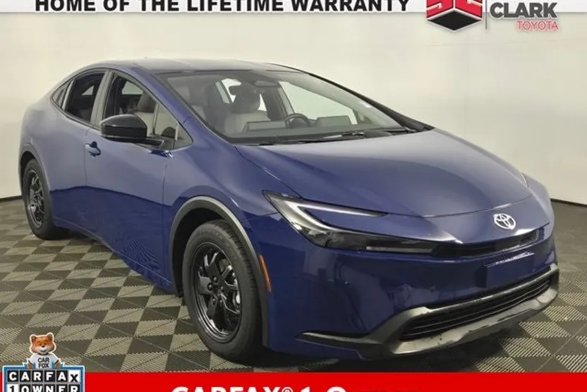 2024 Toyota Prius LE photo 1