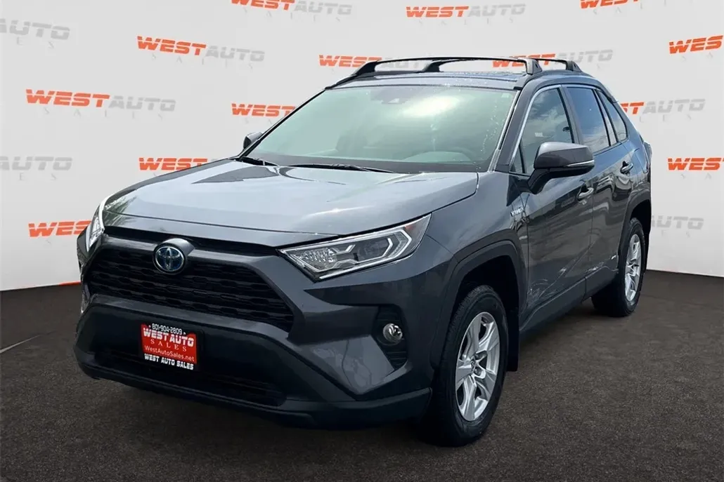 2021 Toyota RAV4 Hybrid XLE photo 1