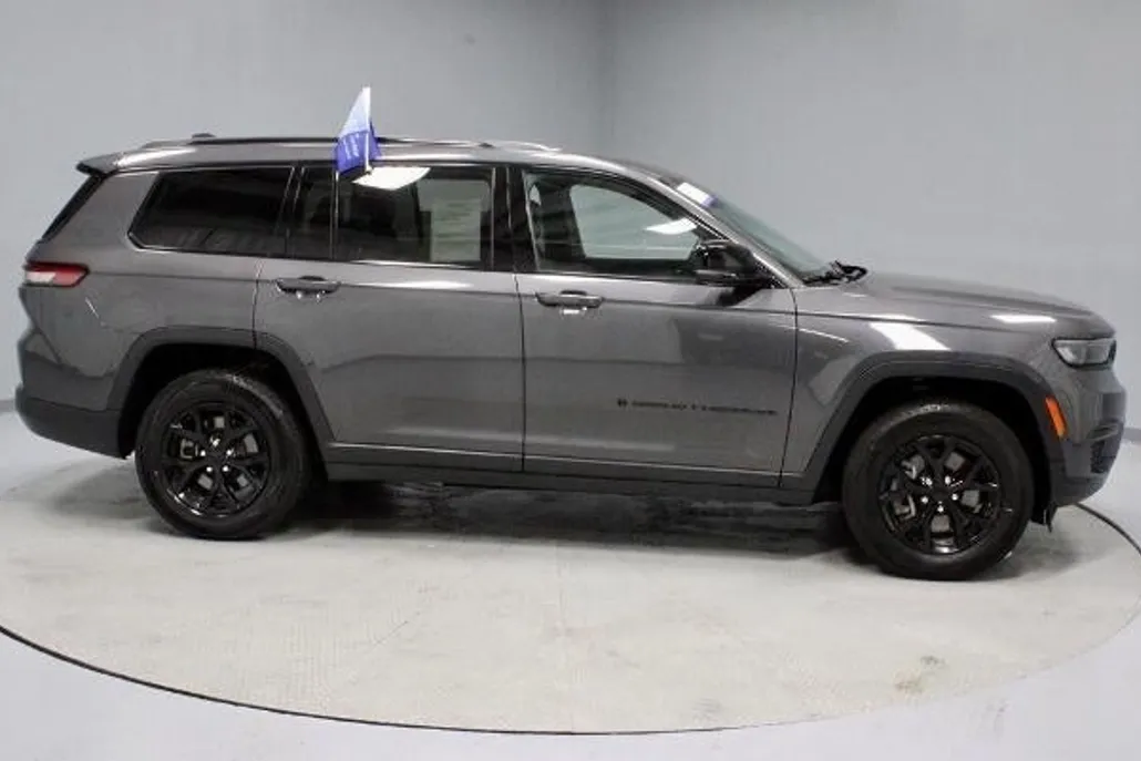 2024 Jeep Grand Cherokee Altitude photo 1