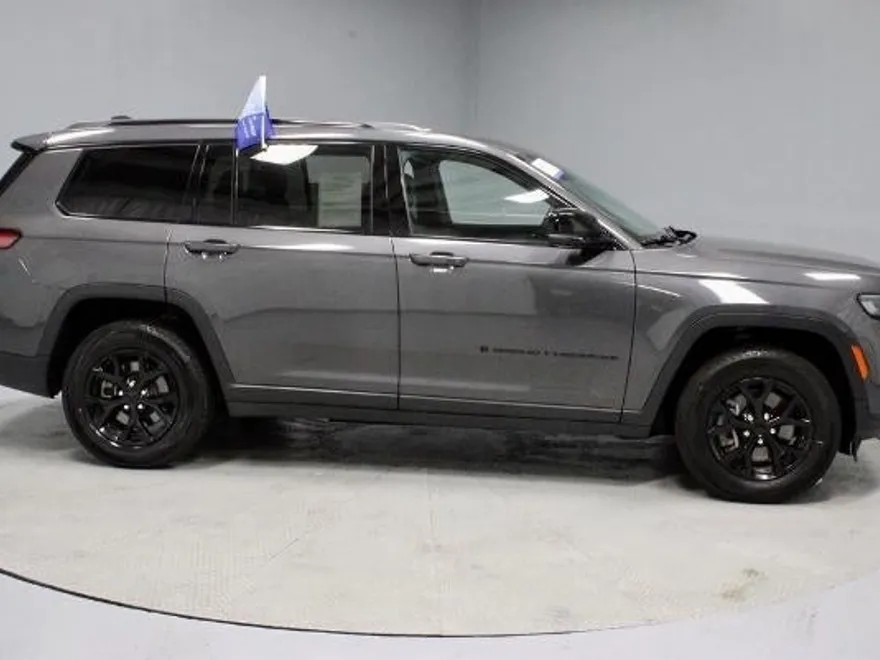 2024 Jeep Grand Cherokee Altitude photo 1