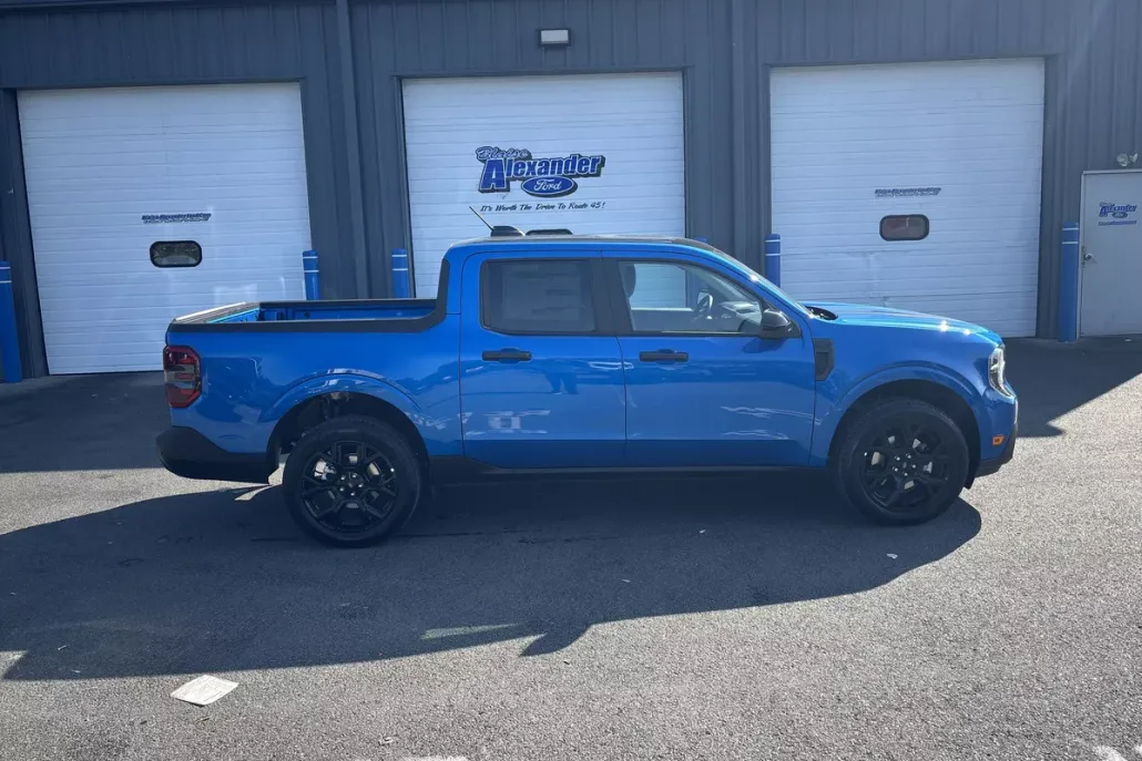 2025 Ford Maverick XLT photo 1