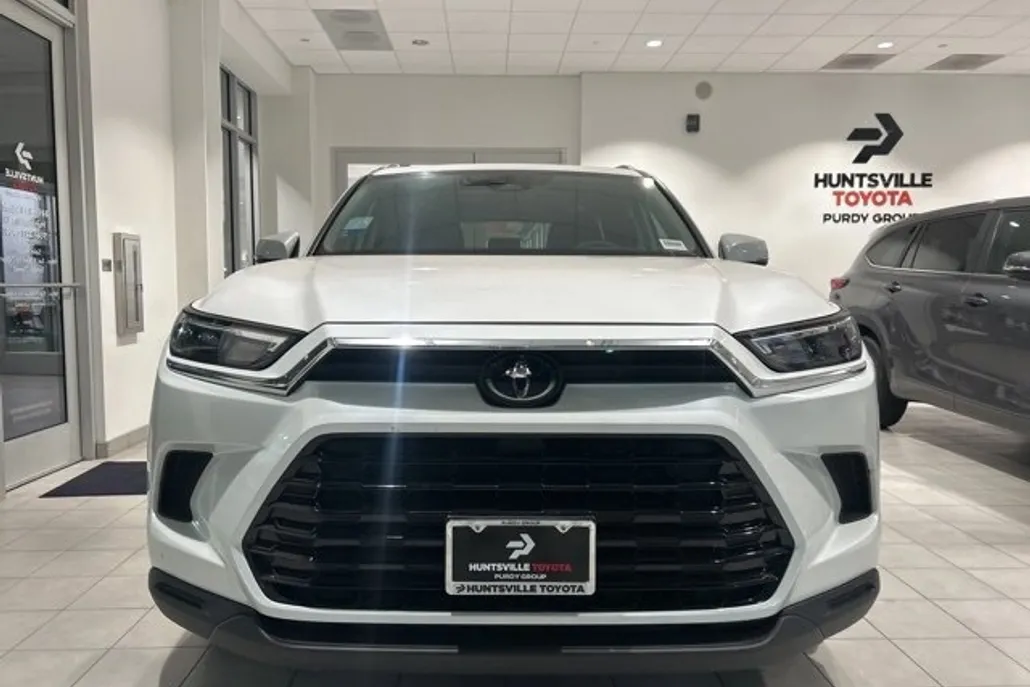 2024 Toyota Grand Highlander XLE photo 1