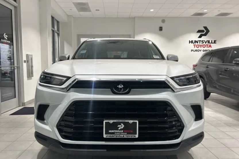 2024 Toyota Grand Highlander XLE photo 1