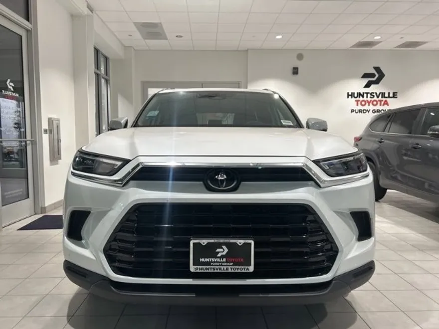 2024 Toyota Grand Highlander XLE photo 1
