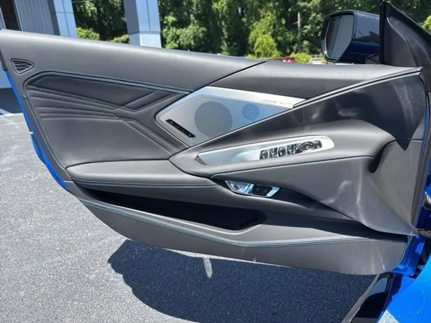 2025 Chevrolet Corvette E-Ray 3LZ photo 2