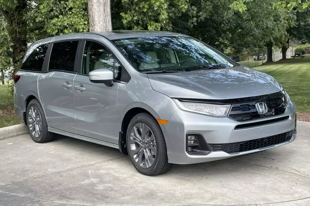 2026 Honda Odyssey Touring photo 1