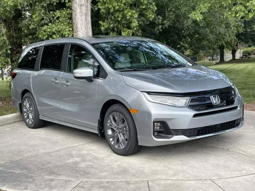 2026 Honda Odyssey Touring photo 1