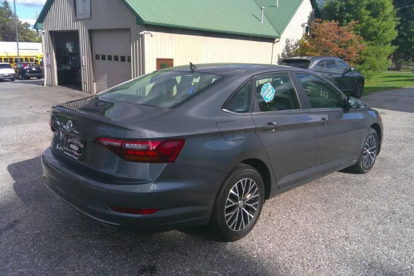 2019 Volkswagen Jetta SE R-Line photo 1