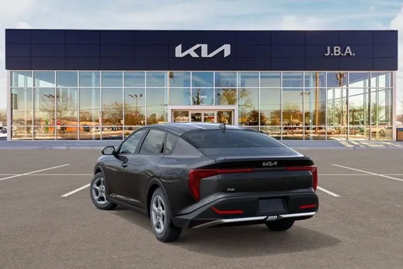 2025 Kia K4 LXS photo 1