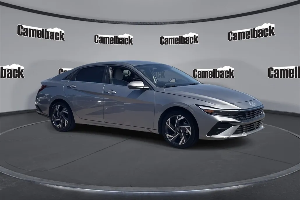2025 Hyundai Elantra Hybrid photo 1