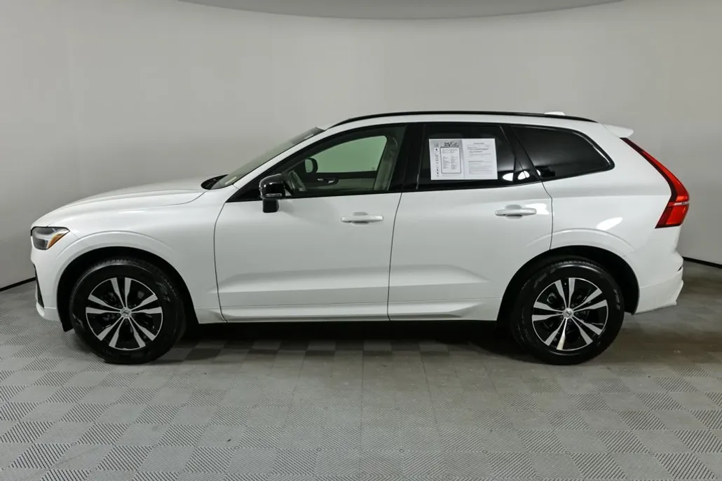 2024 Volvo XC60 B5 Core photo 1