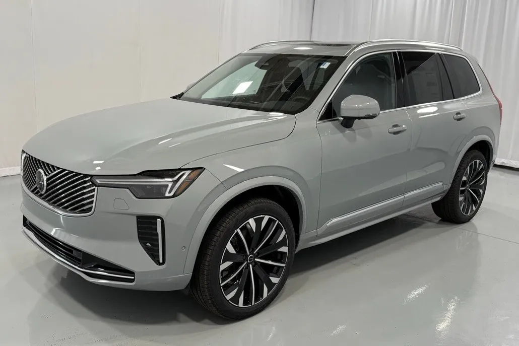 2026 Volvo XC90 Plus photo 1