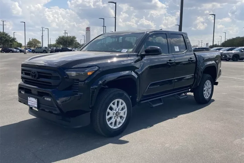 2025 Toyota Tacoma SR5 photo 1