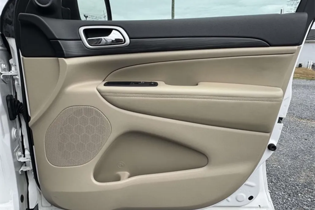 2021 Jeep Grand Cherokee Laredo E photo 1