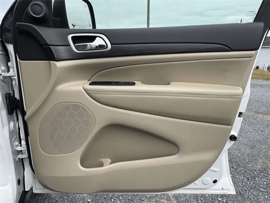 2021 Jeep Grand Cherokee Laredo E photo 1