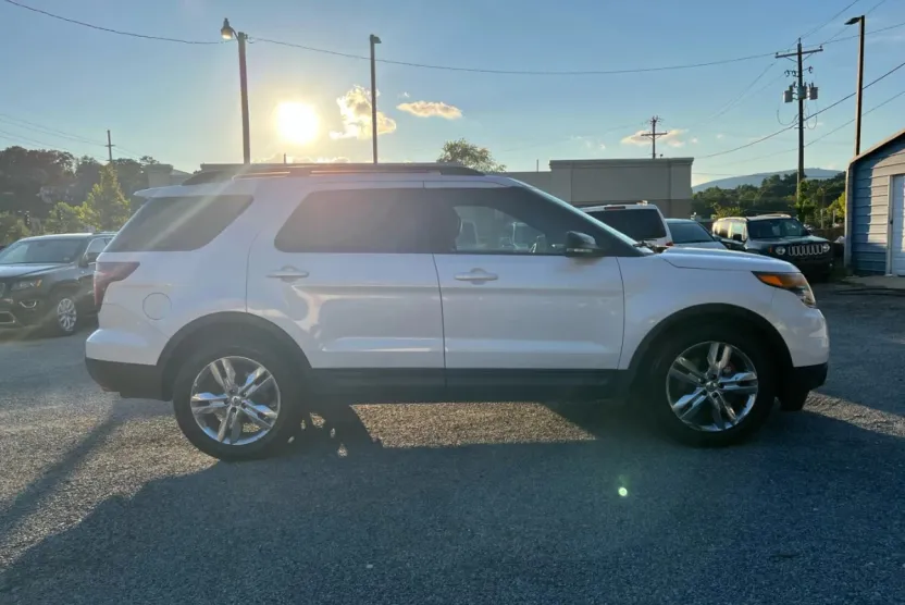 2015 Ford Explorer Sport photo 1