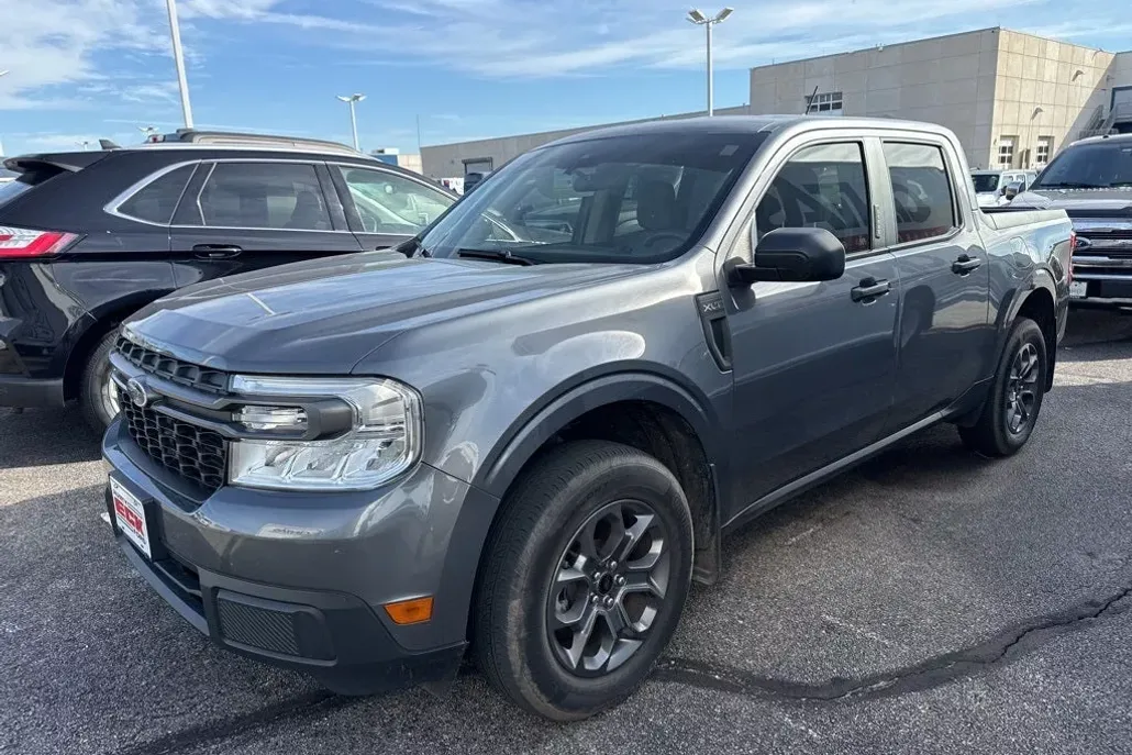 2022 Ford Maverick XLT photo 1