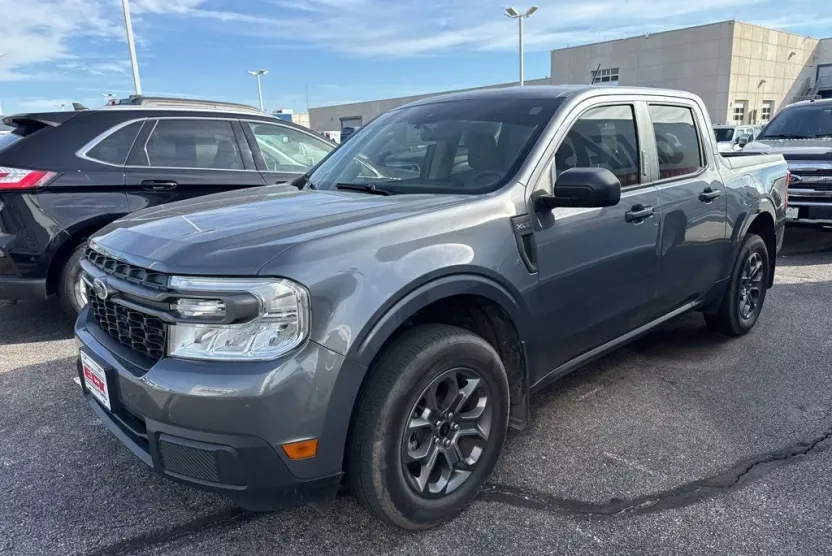 2022 Ford Maverick XLT photo 1