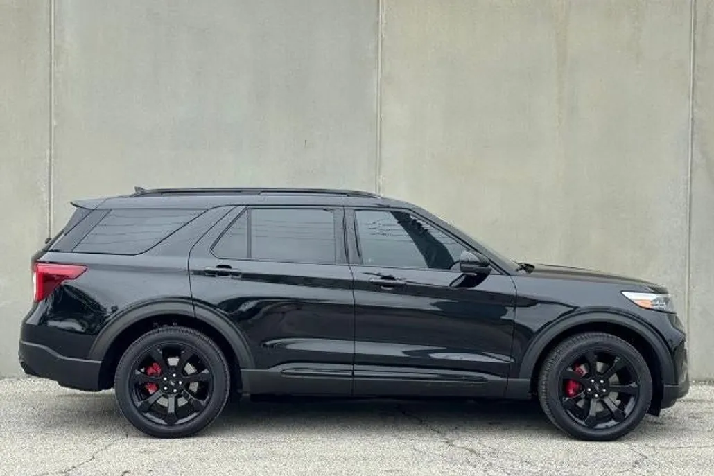 2021 Ford Explorer ST photo 1