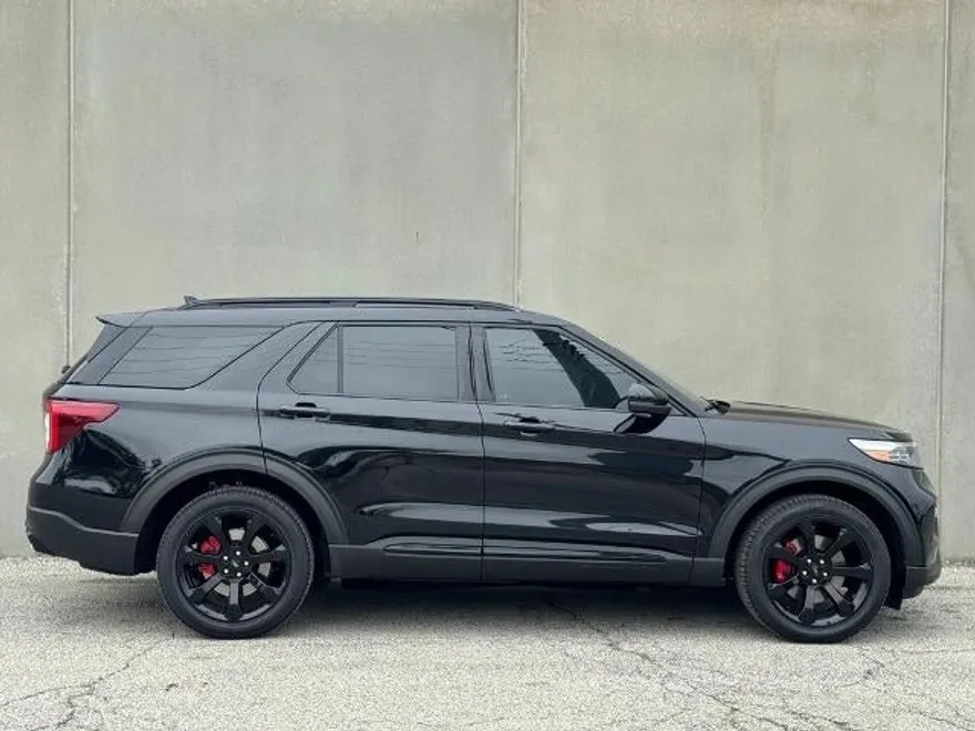 2021 Ford Explorer ST photo 1