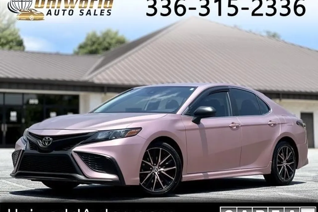 2021 Toyota Camry SE photo 1