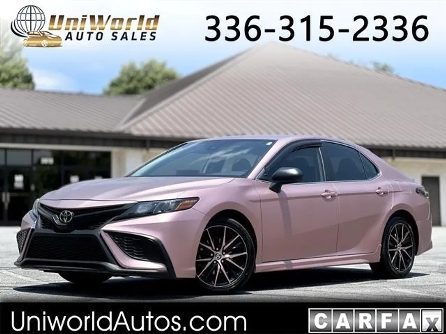 2021 Toyota Camry SE photo 1