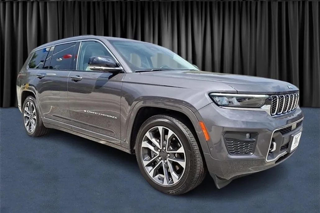 2022 Jeep Grand Cherokee Overland photo 1