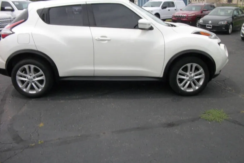 2017 Nissan Juke S photo 1