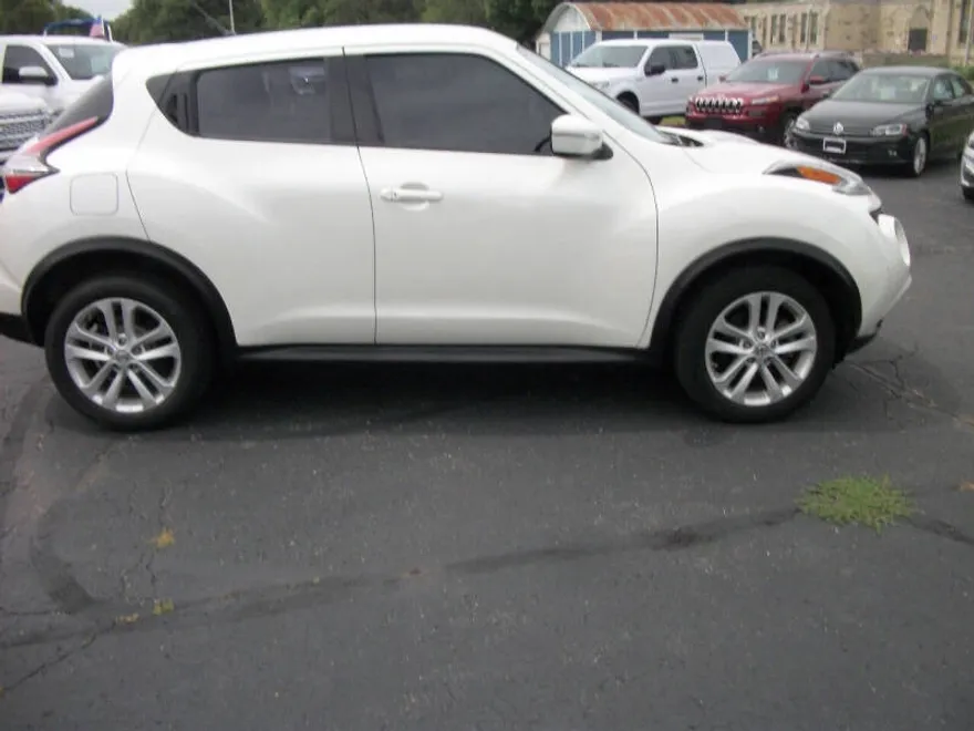 2017 Nissan Juke S photo 1