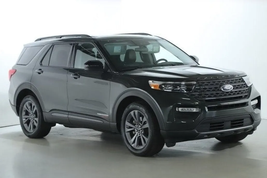 2022 Ford Explorer XLT photo 1