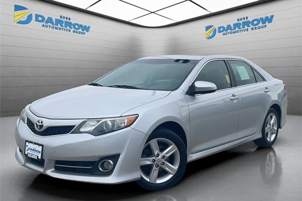 2014 Toyota Camry SE photo 1