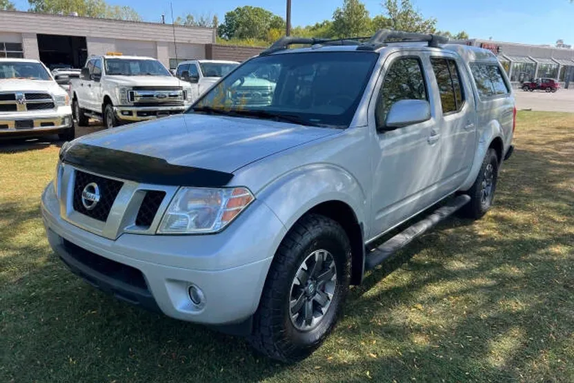 2016 Nissan Frontier PRO-4X Crew Cab photo 1