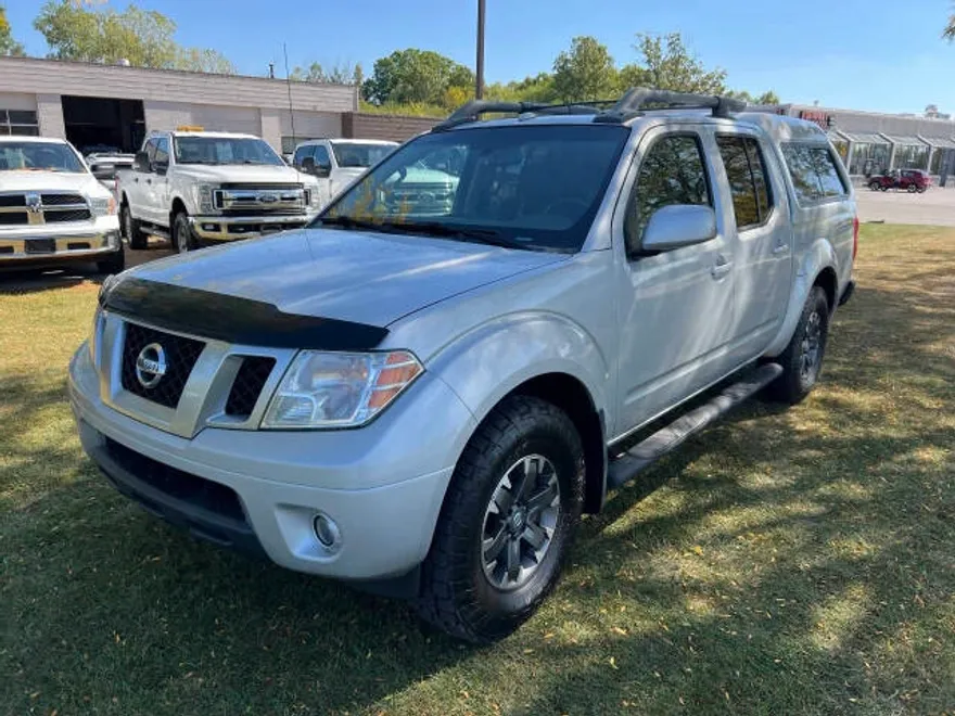 2016 Nissan Frontier PRO-4X Crew Cab photo 1