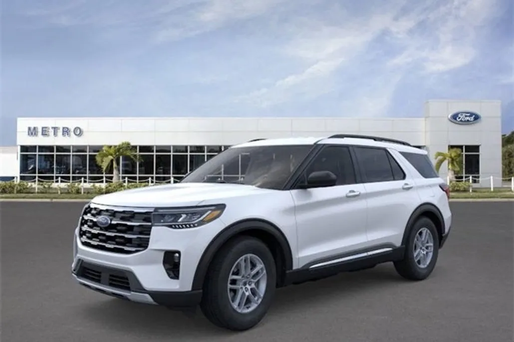 2025 Ford Explorer photo 1