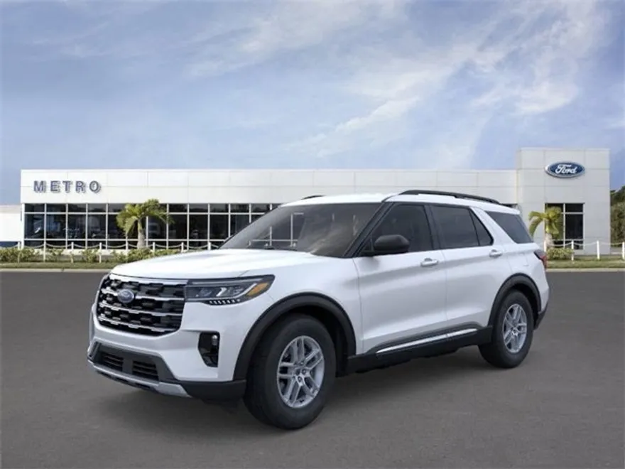 2025 Ford Explorer photo 1