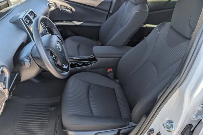 2022 Toyota Prius Prime LE photo 1