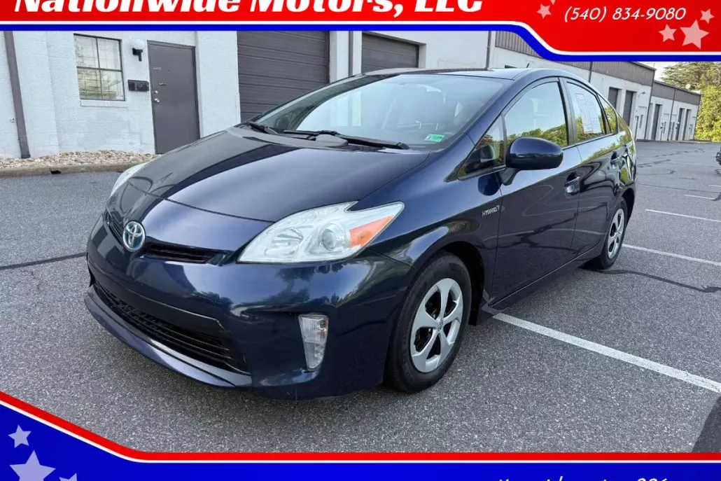 2013 Toyota Prius Two photo 1