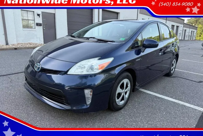 2013 Toyota Prius Two photo 1