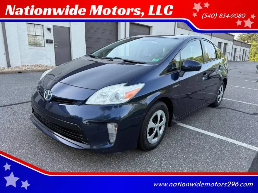 2013 Toyota Prius Two photo 1