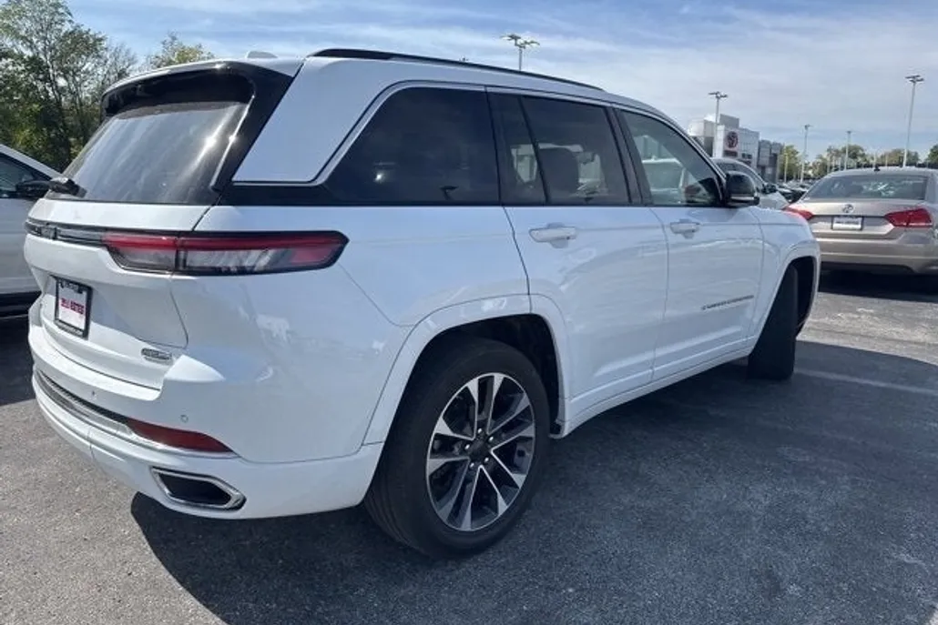 2022 Jeep Grand Cherokee Overland photo 1