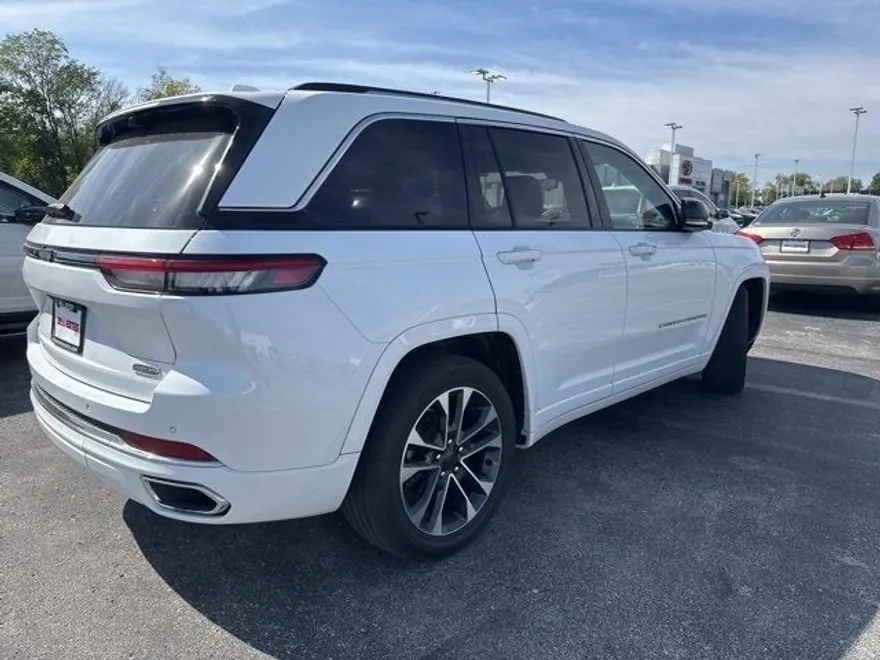 2022 Jeep Grand Cherokee Overland photo 1