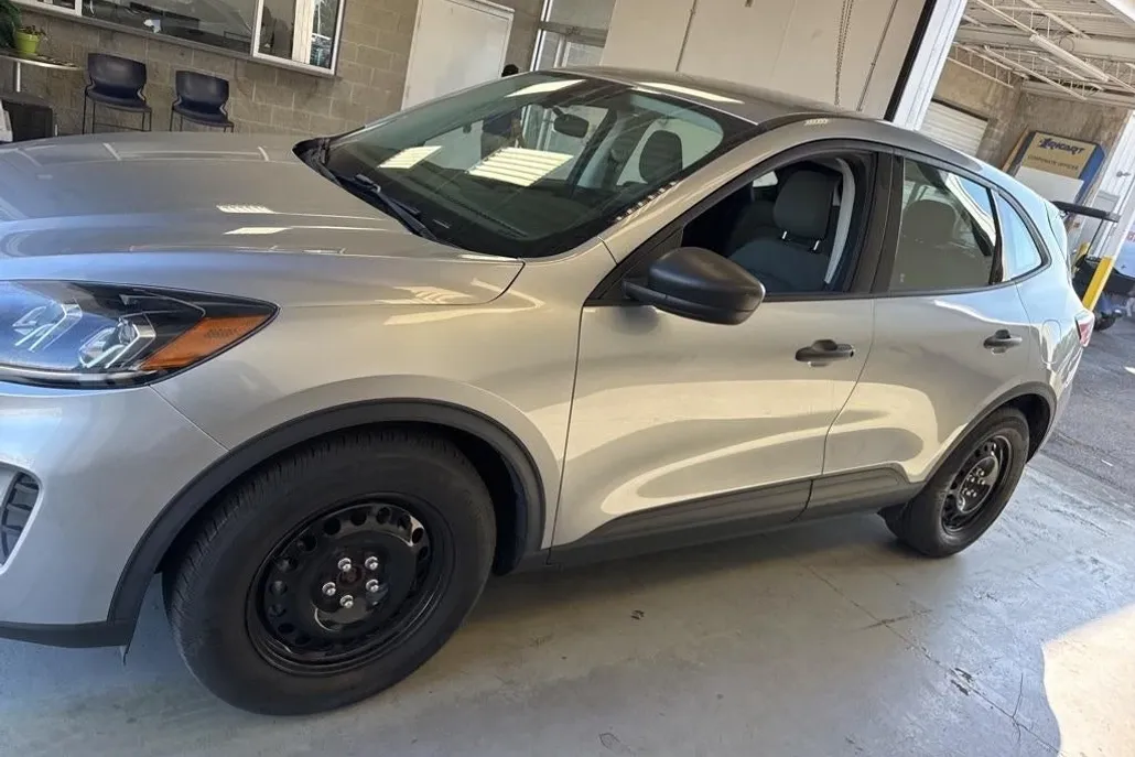 2021 Ford Escape S photo 1