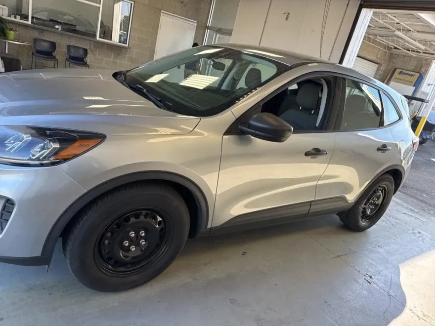 2021 Ford Escape S photo 1