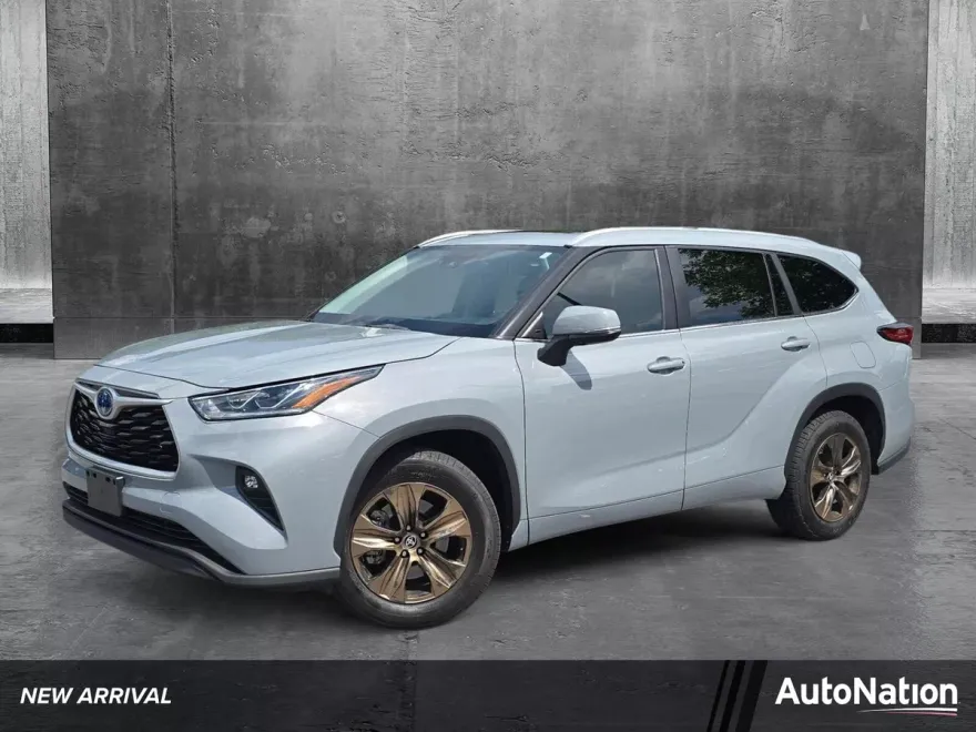2023 Toyota Highlander Hybrid XLE Bronze Edition photo 1