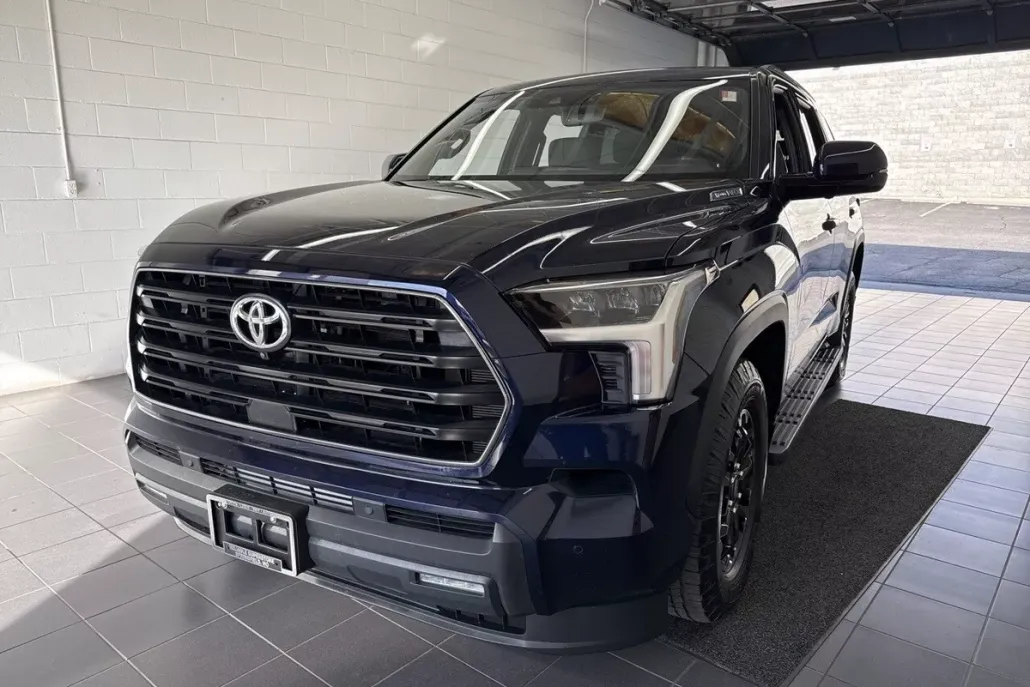 2025 Toyota Sequoia SR5 photo 1