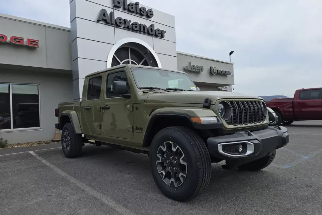 2025 Jeep Gladiator Sport S photo 1