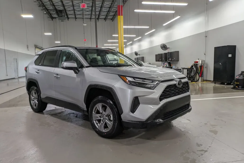 2024 Toyota RAV4 XLE photo 1