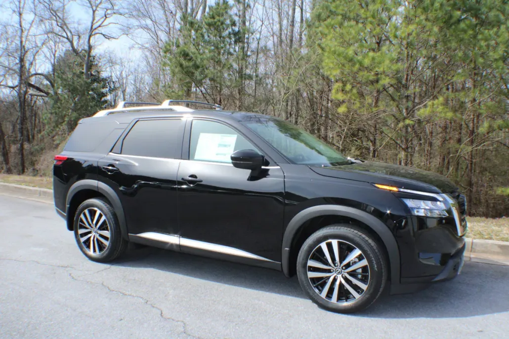 2025 Nissan Pathfinder Platinum photo 1