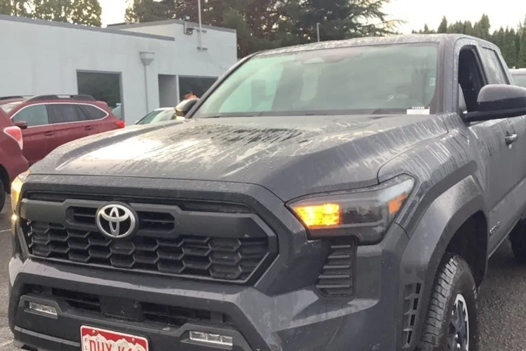2024 Toyota Tacoma TRD Off-Road photo 1