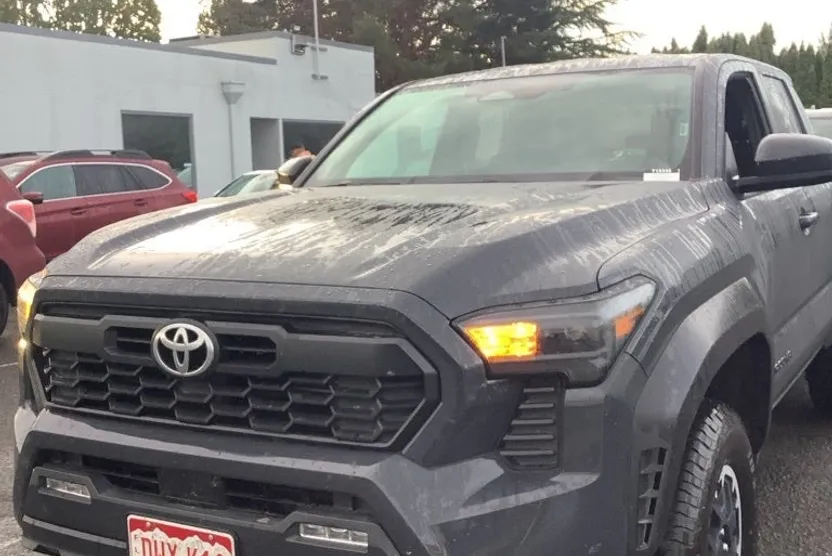2024 Toyota Tacoma TRD Off-Road photo 1